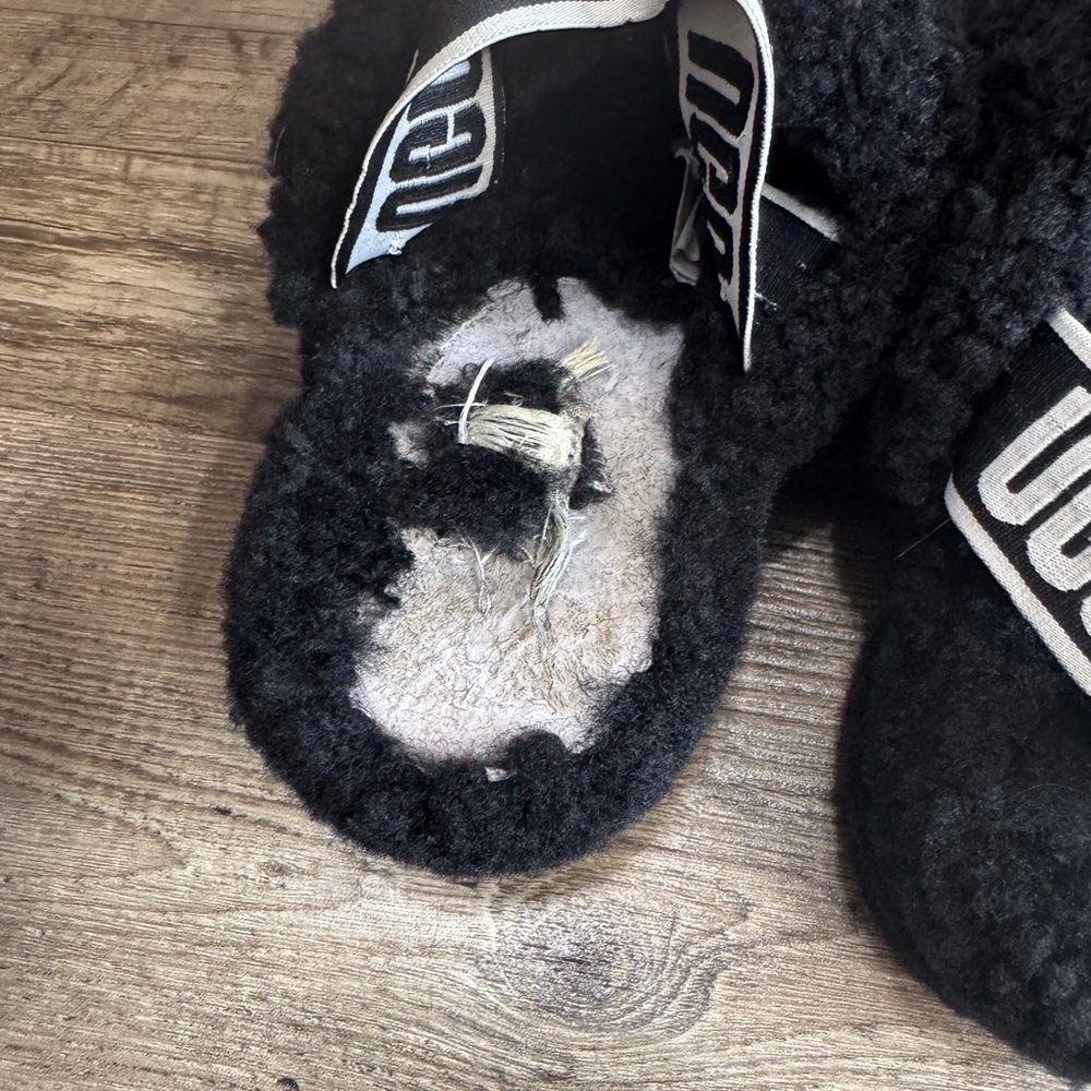 UGG‎ Fluff Yeah Slide Sandals Black Shearling Logo Strap Women’s 6 - Picture 3 of 9